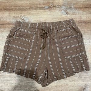 Tan and white flowy shorts, size medium